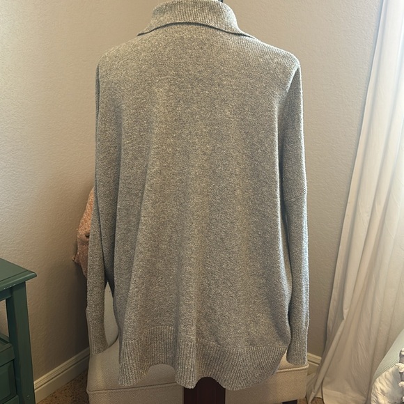 LOFT sweater - M, but fits very loosely - Picture 5 of 6